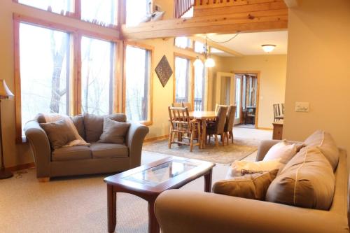 Raystown Roost a Mtn Retreat 5 mins to Boat Launch
