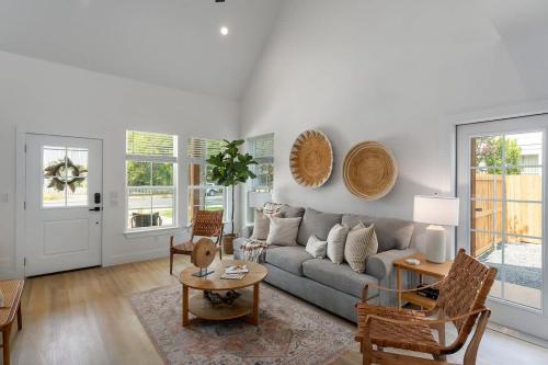 Southern Vine Sip and Stay Combo in Fredericksburg, USA