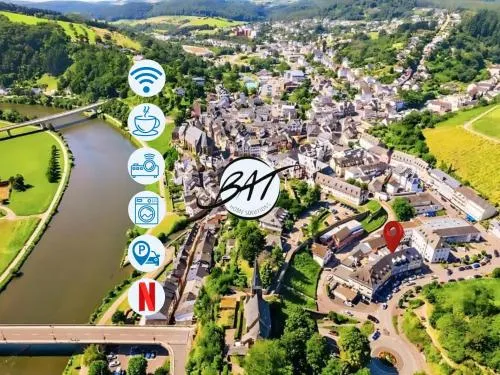 BAT Home Solutions Saarburg Altstadt - alles was ein Hotel nicht bietet - 3 Apartments 45 bis 75 qm für bis zu 12 Personen - direkt unter der Burg - 2 Min zur Altstadt - Weinbergblick und Heimkino in Saarburg, Deutschland