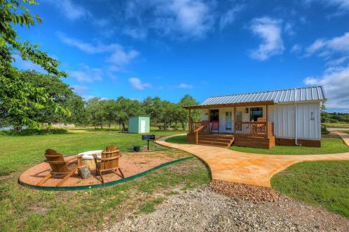 Luxurious & Intimate Cottage in Fred Wine Country! in Fredericksburg, USA