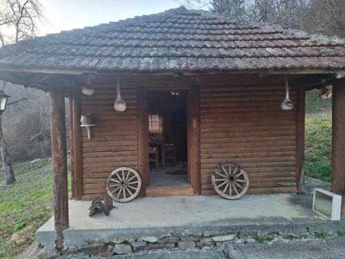 Vila KLjuč (Vila KLjuc) in 弗拉迪欽漢