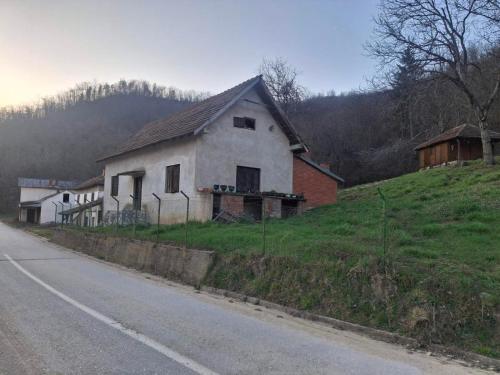Vila KLjuč (Vila KLjuc) in 弗拉迪欽漢