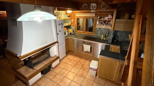 Detached romantic chalet in the woods - U Faflika in จินดริชูฟ ฮราเดค