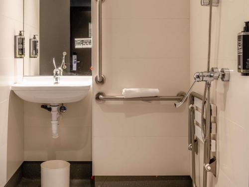 room detail thumbnail 2