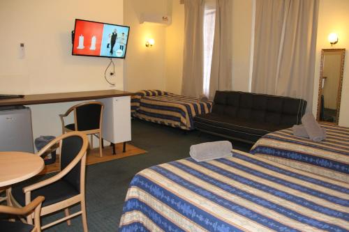 Guestroom, Alpine Heritage Motel in Goulburn