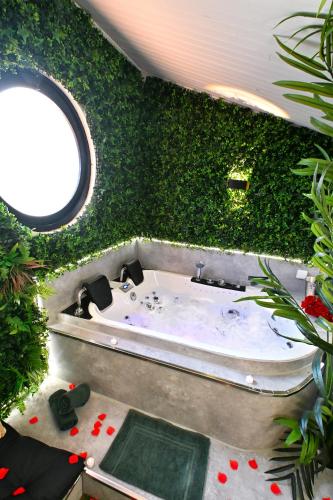 LOVE IN JUNGLE - Parenthèse spa avec vue unique