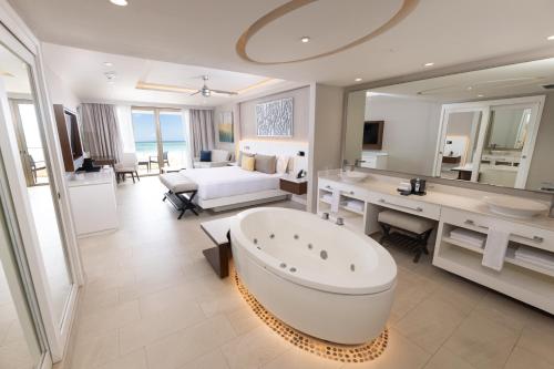 Royalton Hideaway Riviera Cancun, An Autograph Collection All-Inclusive Resort - Adults Only, Cancún