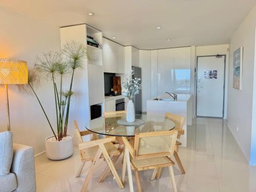 Konyha, Merewether By The Beaches Newcastle, Free Parking, Ocean View in Merewether