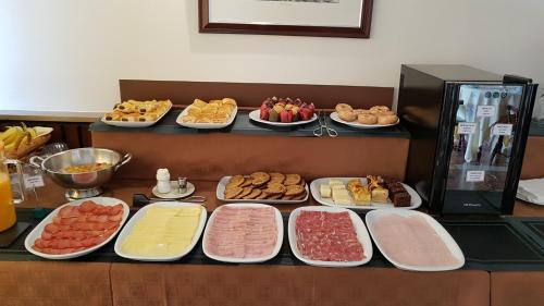 Free Breakfast & City Center Hotel Alcazar Irun - Open 24 7 - PPWF - image 9
