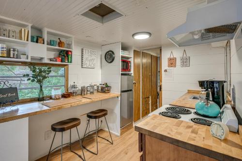 5 Mi to Mt Rainier Park Unique and Rustic Getaway in 阿什福德(WA)