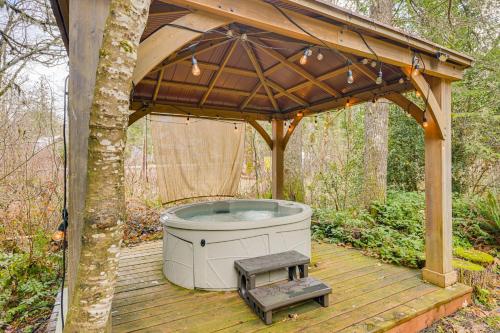 5 Mi to Mt Rainier Park Unique and Rustic Getaway in 阿什福德(WA)