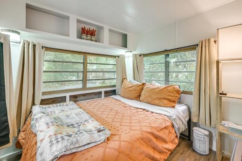 5 Mi to Mt Rainier Park Unique and Rustic Getaway in 阿什福德(WA)