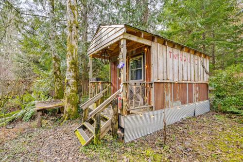 5 Mi to Mt Rainier Park Unique and Rustic Getaway in 阿什福德(WA)