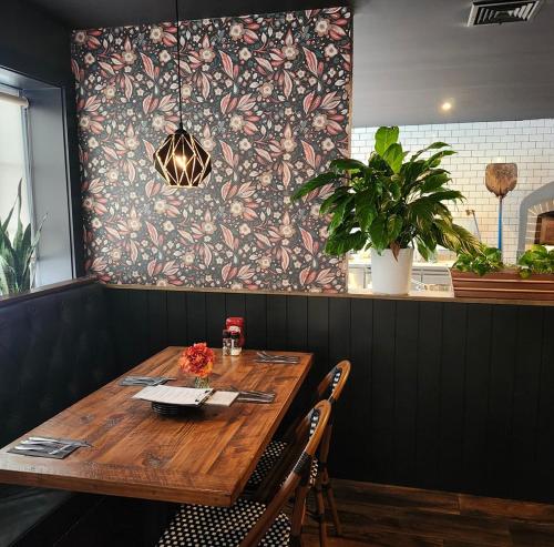 餐廳, The Inn at Rye Place in 丹弗斯