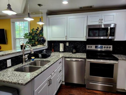 Cozy Quiet Intown ATL Bungalow in Collier Heights