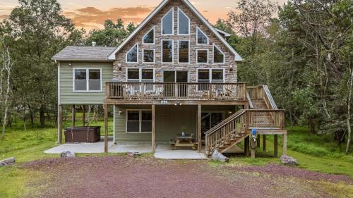Otter Banks by AvantStay Sleeps 18 Hot Tub Views Game Room in Albrightsville, USA