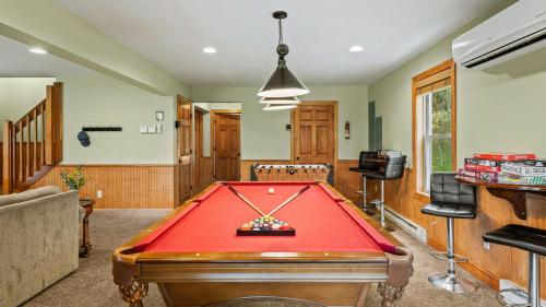Otter Banks by AvantStay Sleeps 18 Hot Tub Views Game Room in Albrightsville, USA