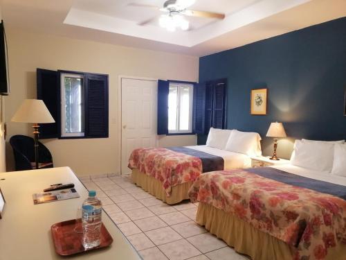 2 double beds