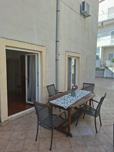 Apartments with parking space Makarska - 25328 - image 2