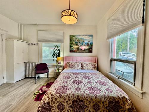 2nd Floor House with 2 Queen Bedrooms and Extra Sofa Bed Located 10 minutes from SeaTac Airport and  – khách sạn tại Rainier Valley