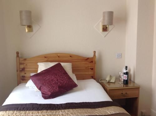 The George Hotel - main image