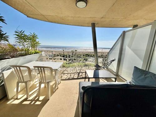 Appartement 2 chambres, balcon, piscine chauffée, accès plage, animaux admis, parking - FR-1-194-194
