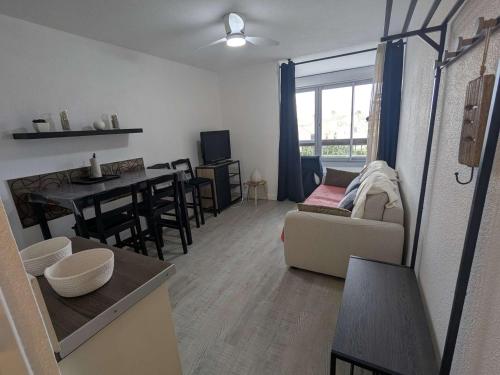 Studio rénové au centre, parking - 2 pers. - FR-1-387-229