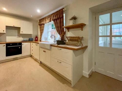 кухня, Grieves Cottage - Uk50908 in Ladybank