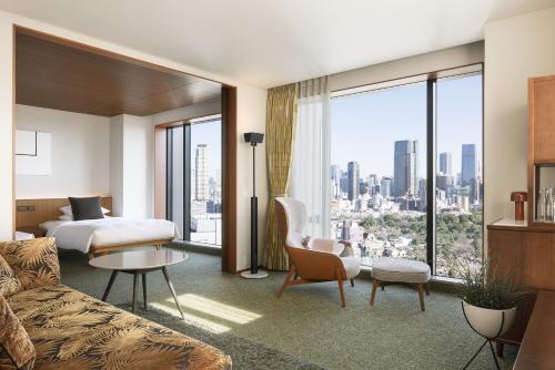 Suite, corner, city view