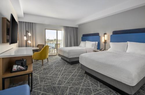 2 queen beds