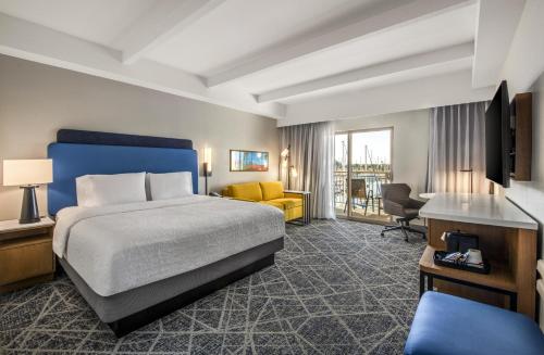 1 king bed, 1 sofa bed