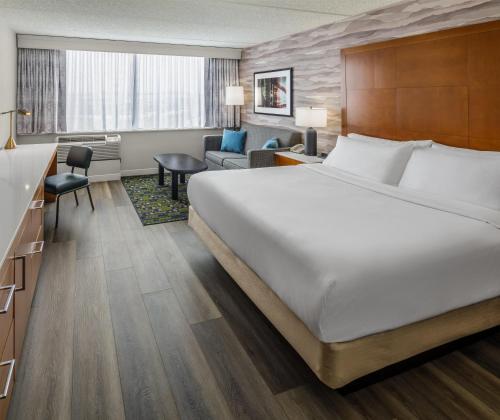 DoubleTree by Hilton Rochester - image 27