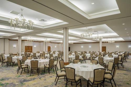 DoubleTree by Hilton Rochester - image 39