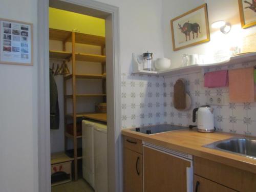 Konyha, Apartments im Froschhaus mit Fruhstuckskuchen in Friedrichstadt