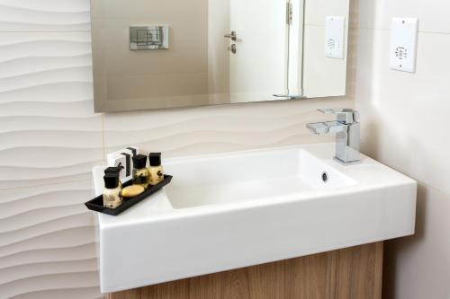 Simplicity Double/Twin Room image 6