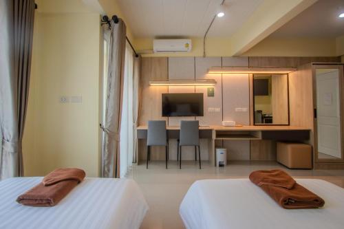 room detail thumbnail 1