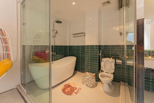 room detail thumbnail 2