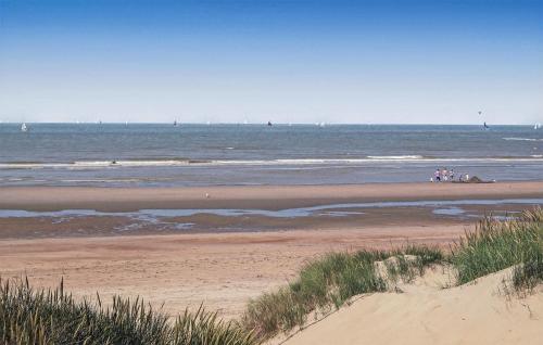 Stunning Home In Oostduinkerke With Wifi - image 2