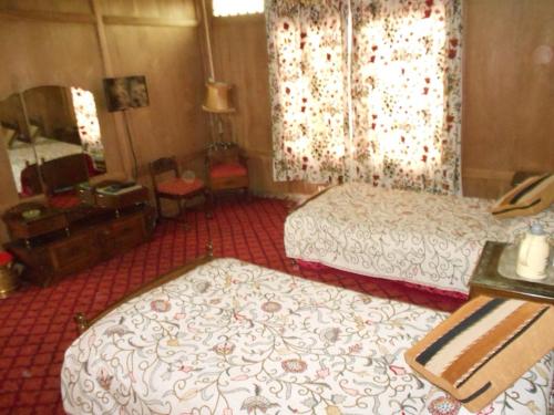 

Princess Alexandra Group of Houseboats