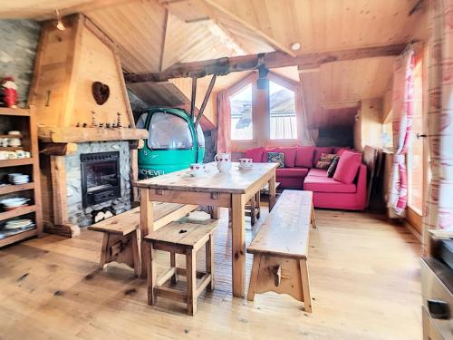 Résidence Les Granges - Chalet d'exception · Hameau des Granges · Vue exceptionnelle MAE-6674 (Residence Les Granges - Chalet d'exception · Hameau des Granges · Vue exceptionnelle MAE-6674) in Praranger