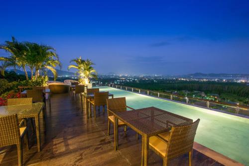 Swimming pool, Chalong Chalet Resort in Chalong