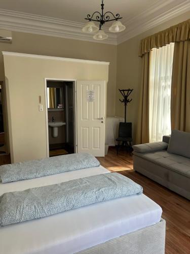 K+T Boardinghouse - image 31