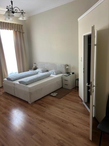 K+T Boardinghouse - image 37