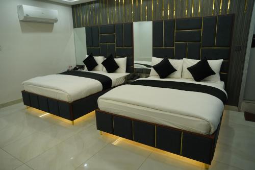 Gold Pine Hotel Mall Road - image 10