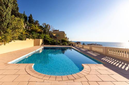 Apartment with large terrace & sea view over Nice