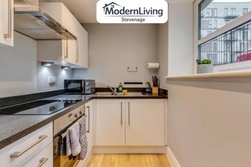 ModernLiving Stevenage 1 Bedroom Apartment Town Centre Sleeps 4 in ستيفيناج