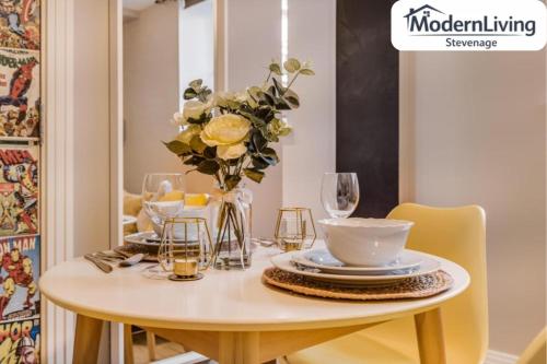 ModernLiving Stevenage 1 Bedroom Apartment Town Centre Sleeps 4 in ستيفيناج