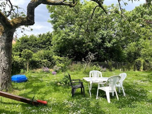 Garden, Das Ferienhaus 'Bienenhauschen' in Liesenich