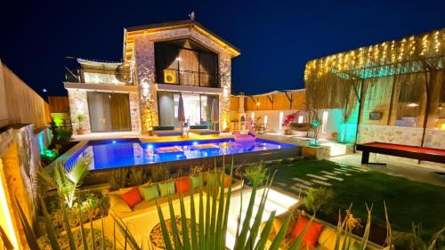 Çayköy 2 bedroom secluded villa with private pool hot tub – khách sạn tại Uzumlu