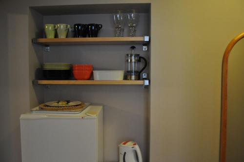Studio (4 Adults) image 5